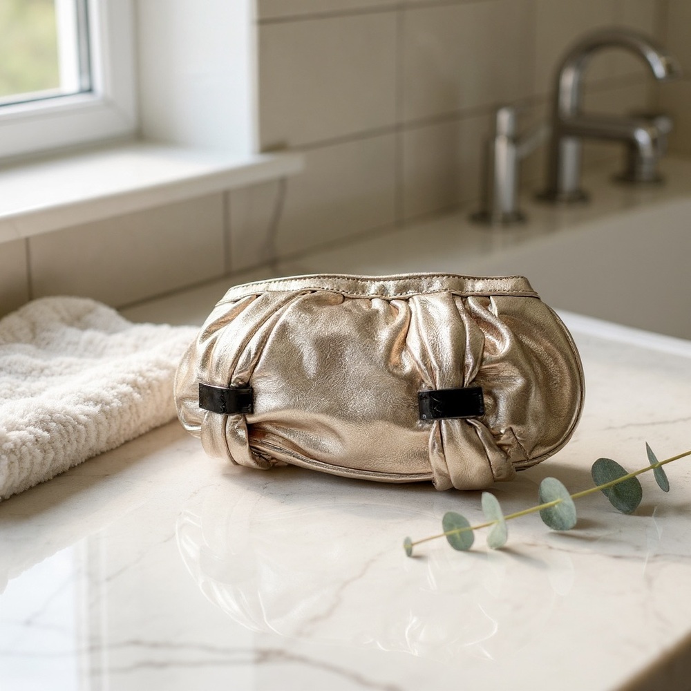 Botkier Elegant Metallic Wristlet/Clutch - Picture 2 of 13